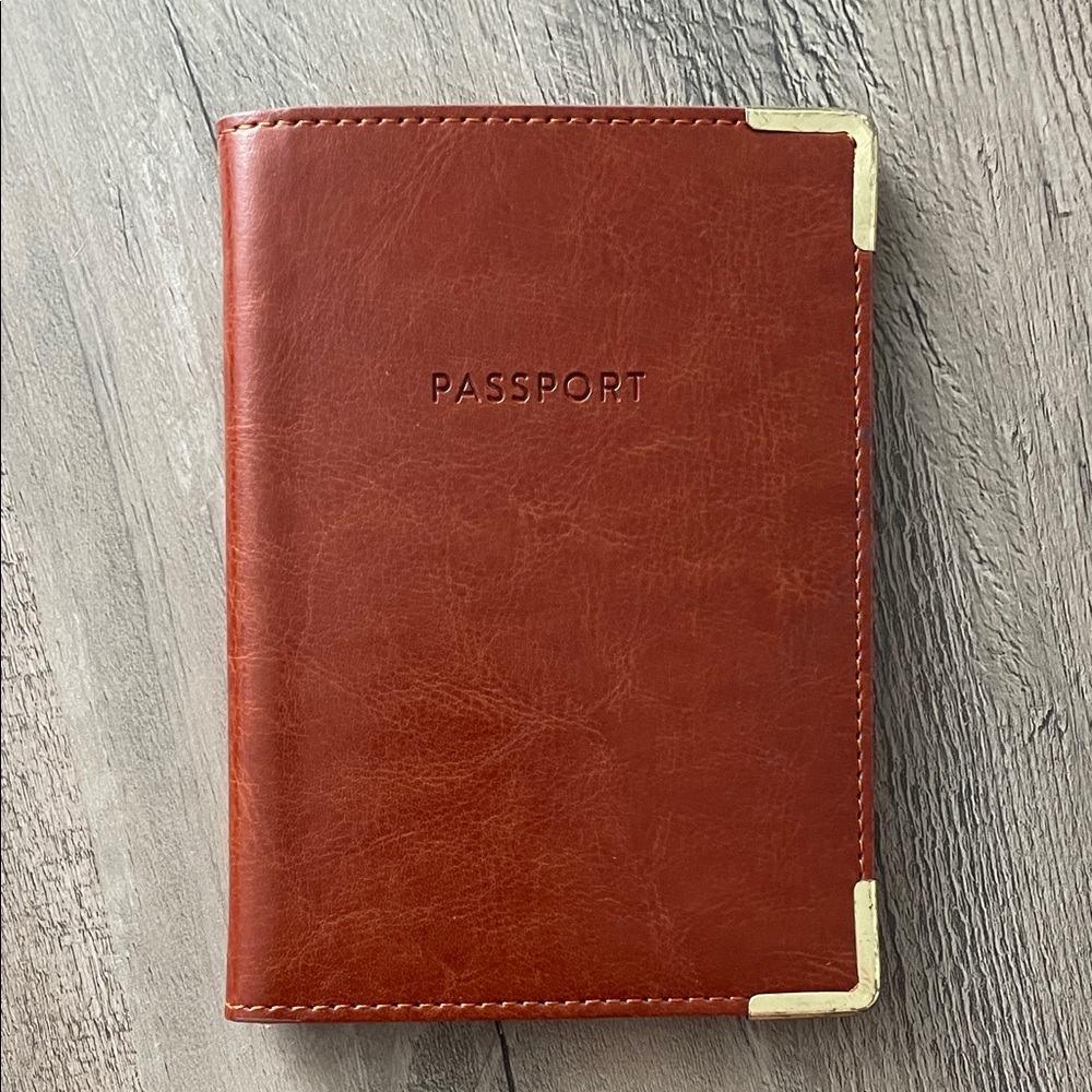 Eccolo Brown Leather Passport Holder